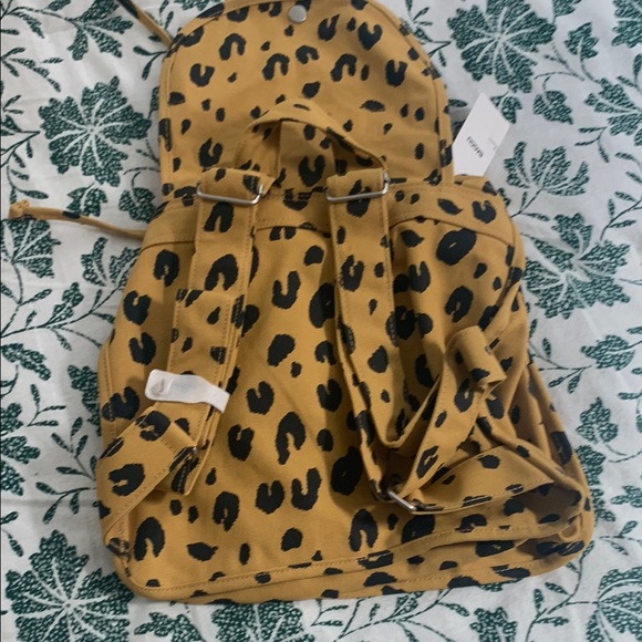 BAGGU Drawstring Leopard Print Backpack - Picture 3 of 6